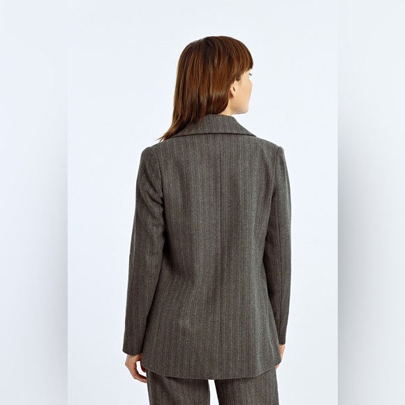 Zara Pinstripe suit blazer - small PTP 18 inch - Picture 9 of 9